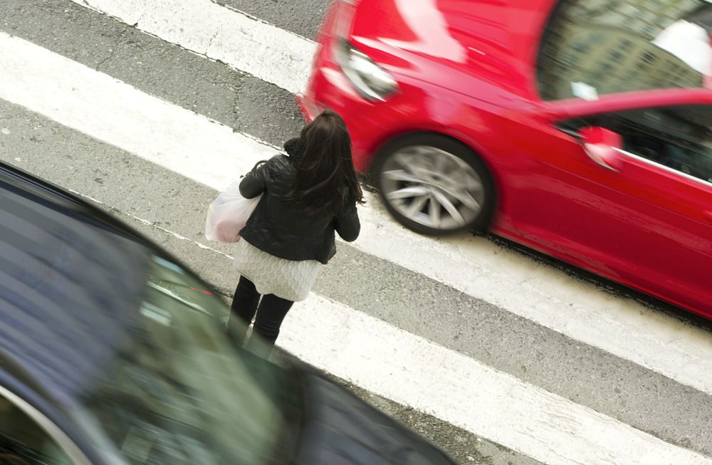 Die junge Frau wurde auf dem Schutzweg vom einem Alko-Lenker gerammt.
