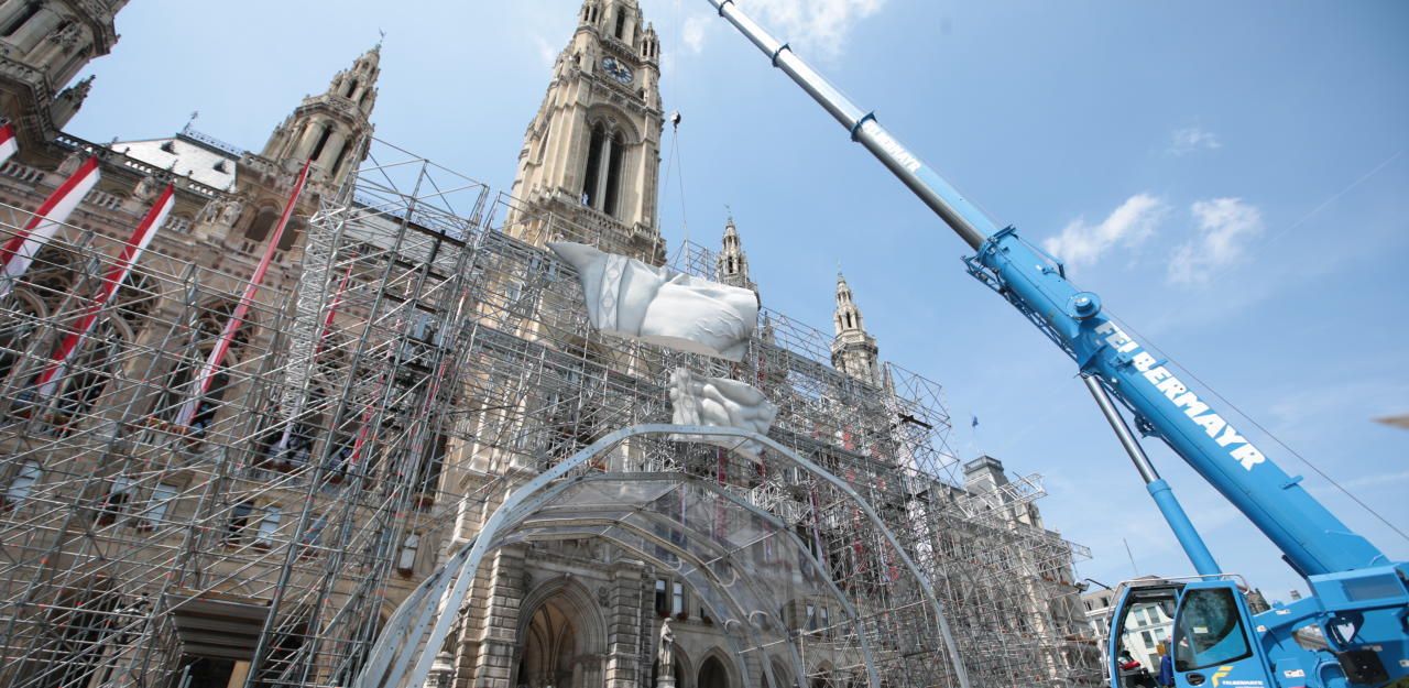 Heute.at - Life Ball:  Es wird schon aufgebaut