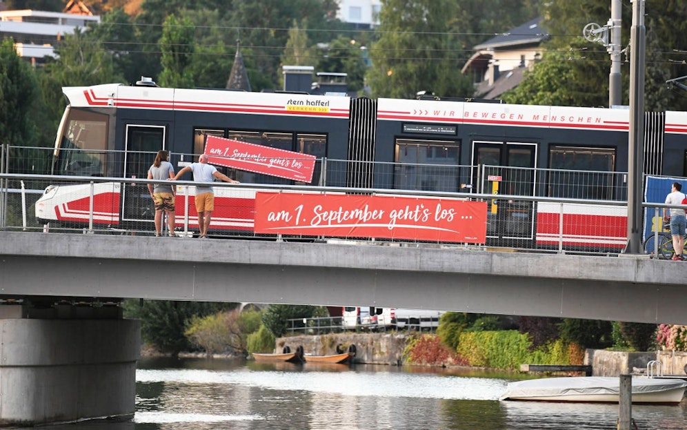 Nach 123 Jahren Planung fährt in Gmunden ab 1. September die Bim über die Traunbrücke. 