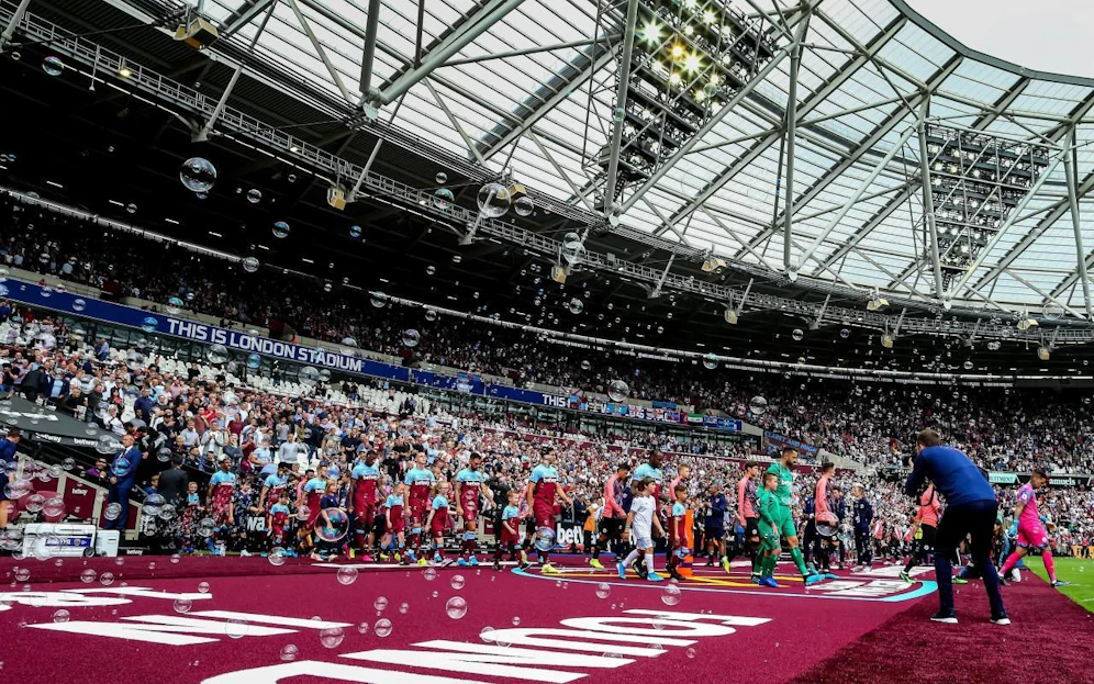 West Ham United bittet seine Einlaufkinder zur Kasse. 