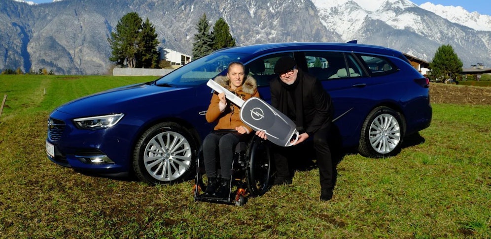 Der Opel Insignia, der Mandatarin Kira Grünberg geschentk wurde, sorgte für Aufreger.