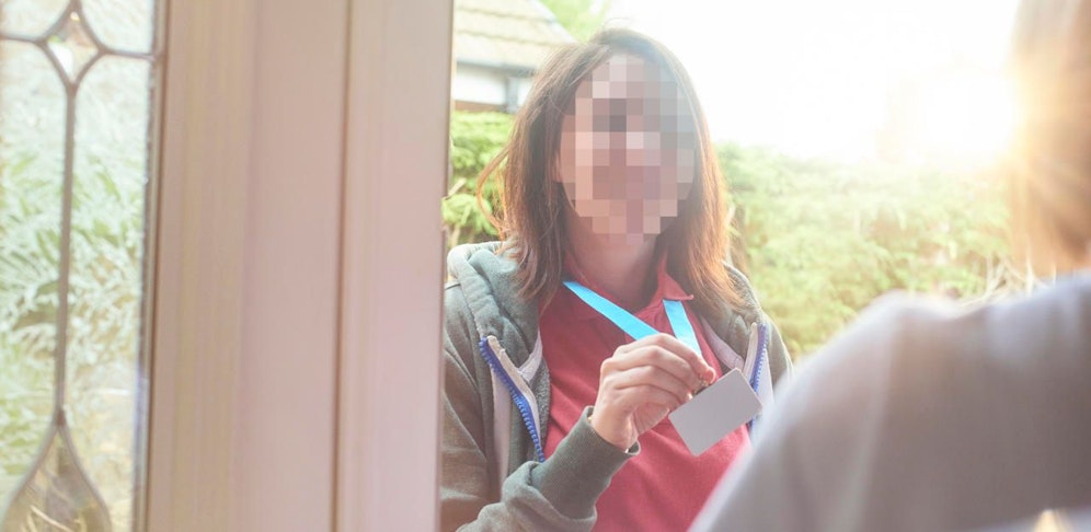 Bei Hausbesuchen wird vermeintliches Spendengeld eingesackt.