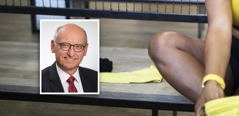 Schwarz im kleinen Foto und Symbolfoto.