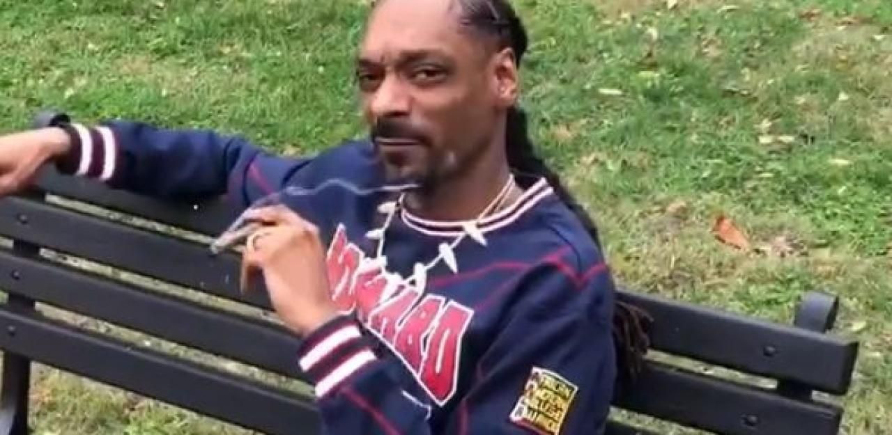 Heute.at - Snoop Dogg kifft und flucht vorm Weißen Haus