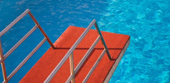 In einem Schwimmbad im Pongau kam es zu den sexuellen Übergriffen. (Symbolbild)