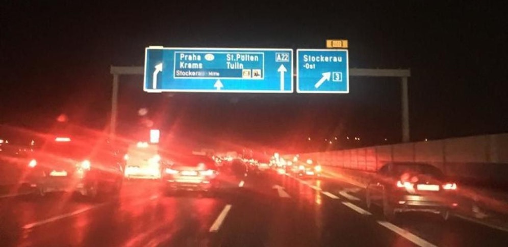 Der BMW-Lenker fuhr einfach durch die Rettungsgasse.