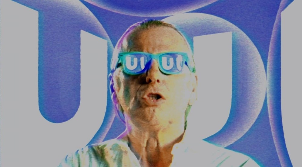 Die österreichische Kultband Minisex vertont ihren 80er-Hit "Wir fahren mit dem Auto" neu und steigen darin auf die U-Bahn um.