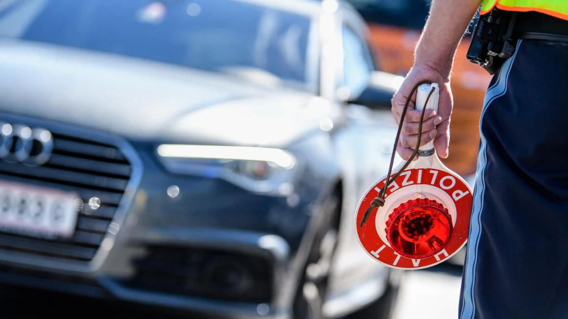 Heute.at - Lenkerin ohne Führerschein verweigert Drogentest