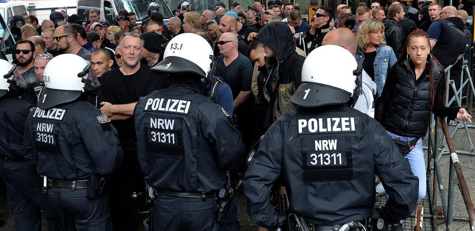 Die Kölner Polizei rechnet mit bis zu 50.000 Anti-AfD-Demonstranten. Archivbild