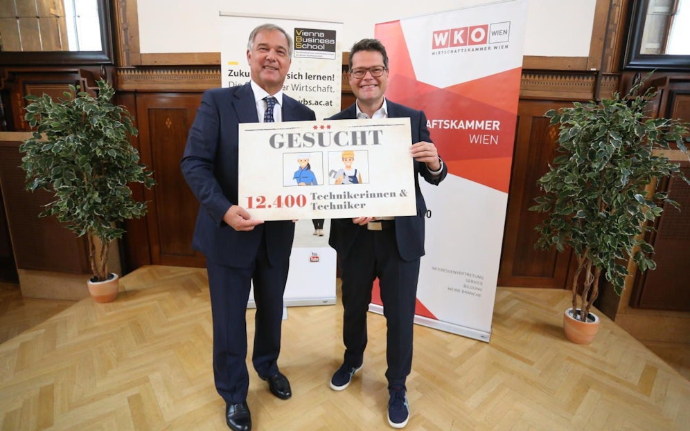 Die Wiener Wirtschaft wünscht sich mehr Techniker (v.l.n.r.: WKW-Präsident Walter Ruck und Bildungsstadtrat Jürgen Czernohorszky präsentieren Bedarfsanalyse)