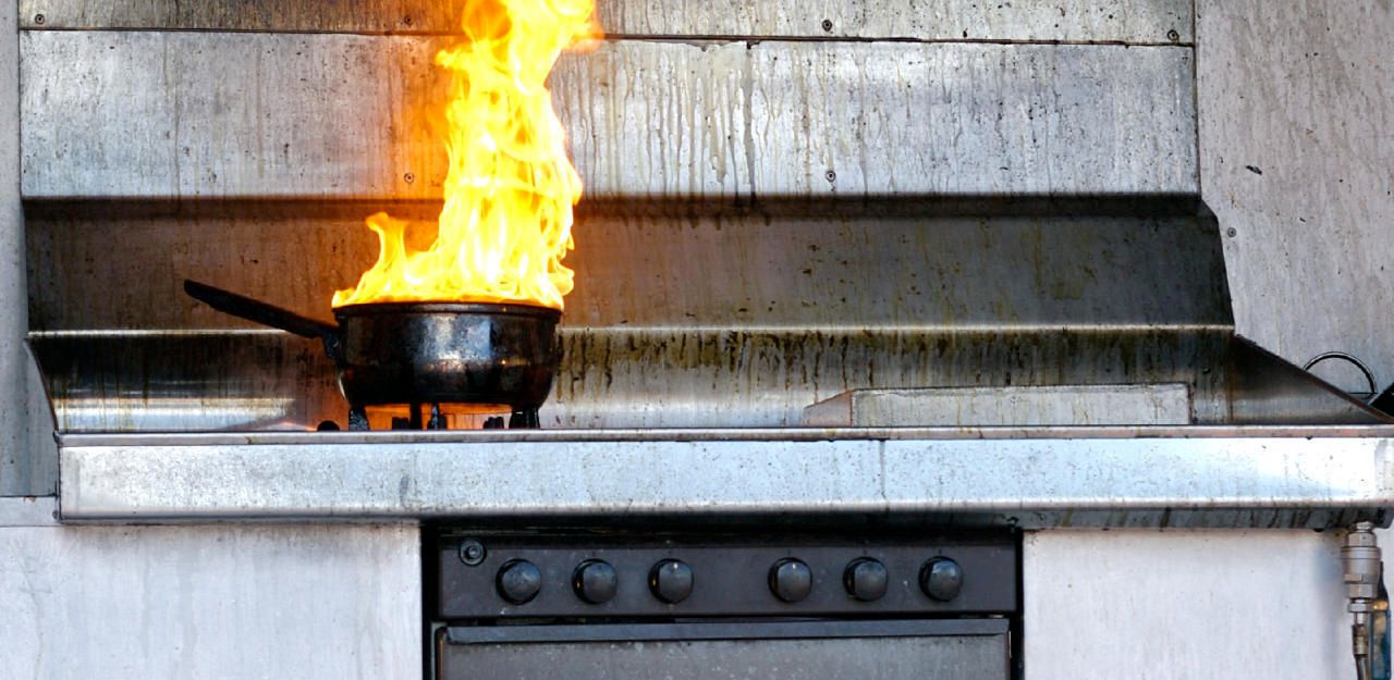 Heute.at - Mann übergießt sich mit heißem Öl - Lebensgefahr!