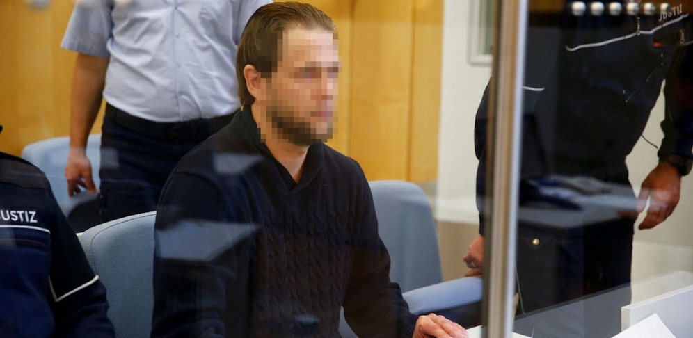 Salafist Sven Lau steht in Düsseldorf vor Gericht.