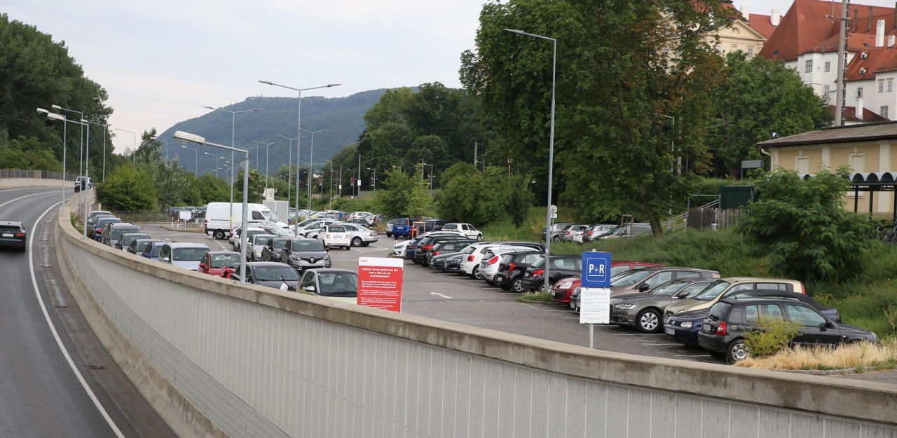 Heute.at - Klosterneuburg will ein P&R-Parkhaus am Bahnhof