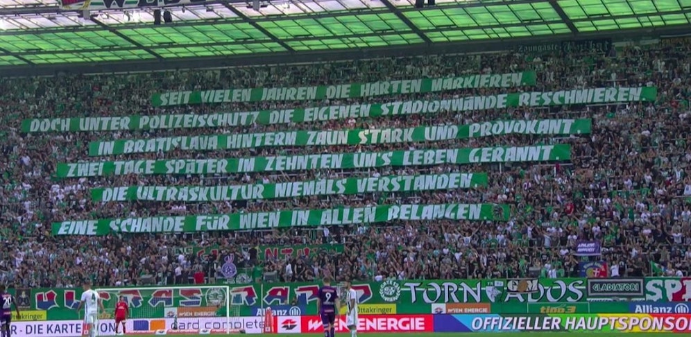 Das Transparent der Rapid-Fans