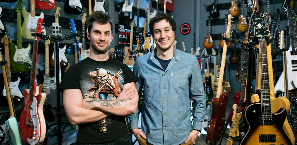 Florian Lettner und Wolfgang Damm entwickelten die erfolgreiche App für angehende Gitarreros: "Fretello".