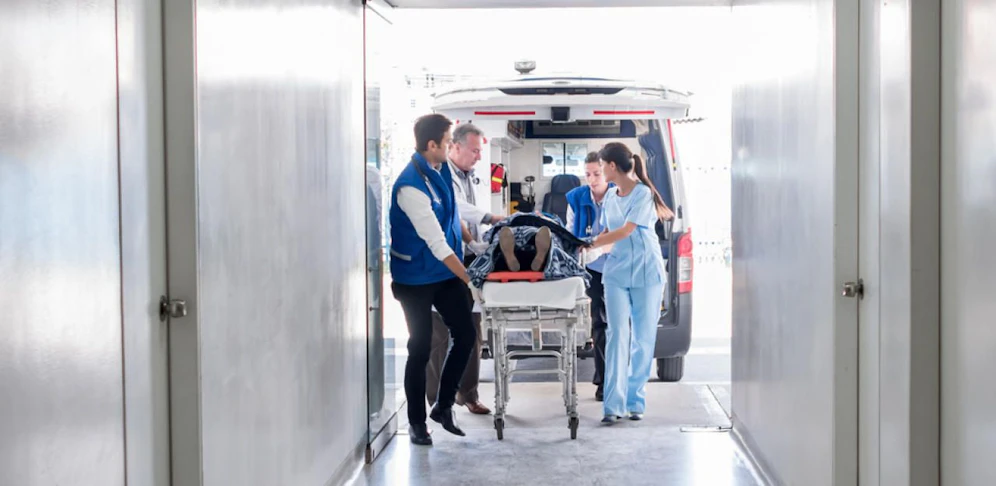 Der Mann wurde mit schweren Verletzungen ins Spital gebracht