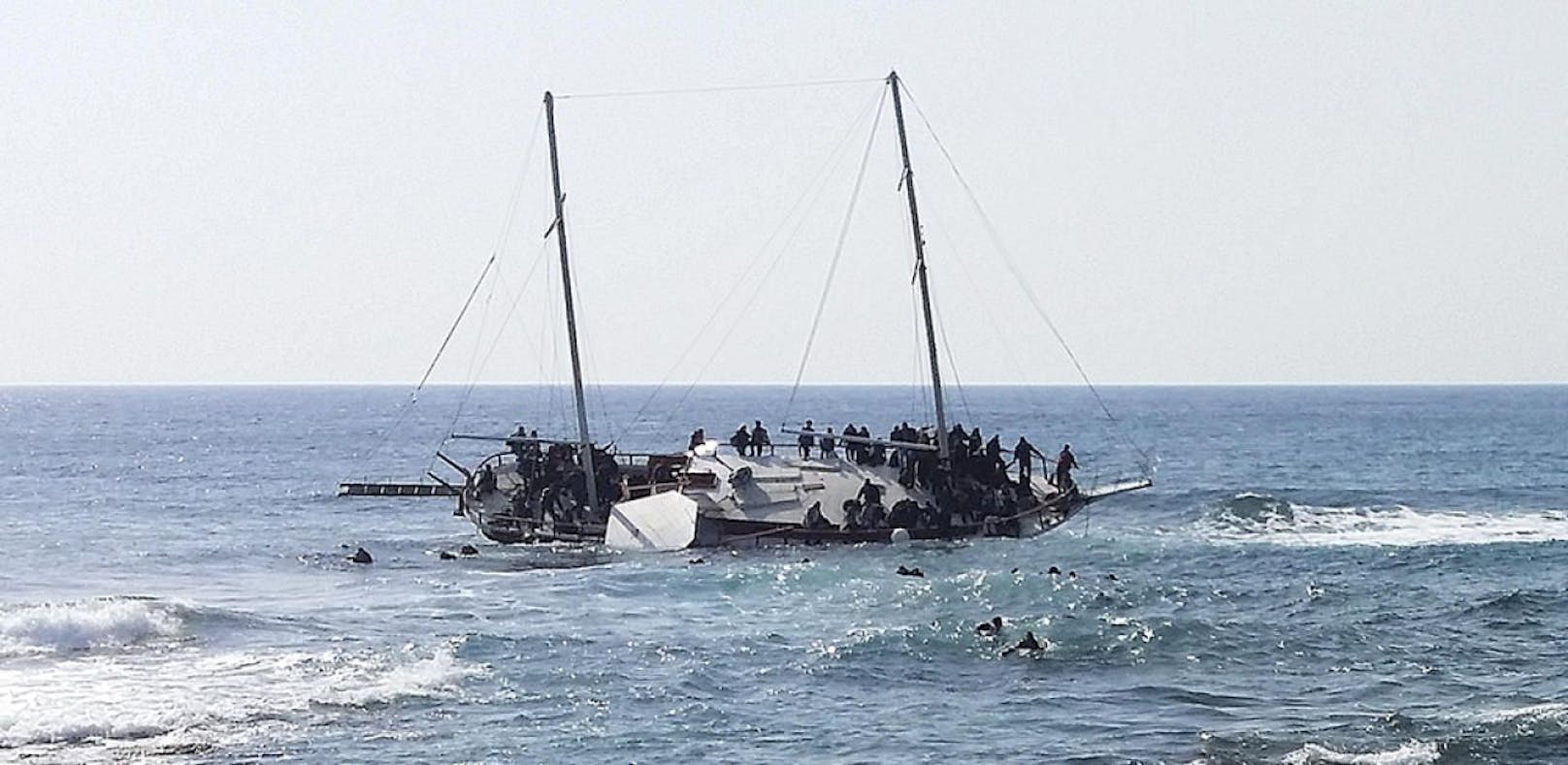 Flüchtlingsboot vor Lesbos verunglückt: 15 Tote