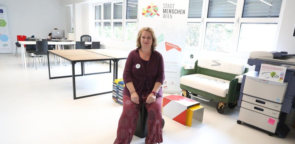 Martina Z. engagiert sich ehrenamtlich im sozialen Verein "stadtmenschen wien", wo sie Menschen bei Problemen berät.