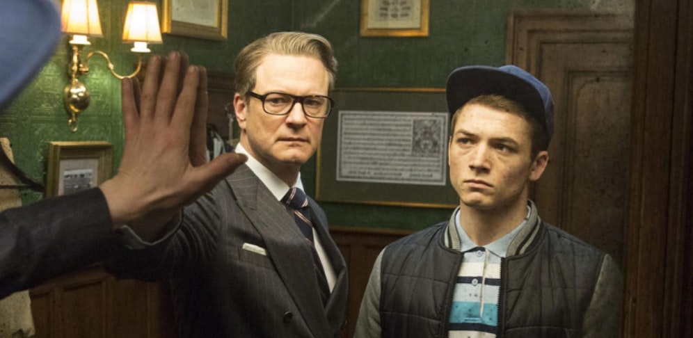 Colin Firth (li.) und Taron Egerton in "Kingsman"