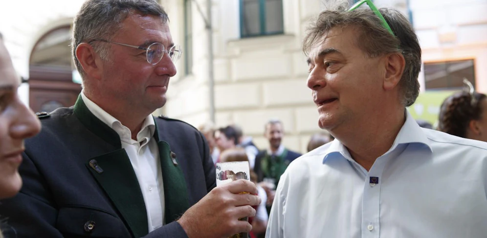 Der stellvertretende SPÖ-Klubchef Jörg Leichtfried (l.) und Grünen-Sprecher Werner Kogler beim "Aufsteirern" im September 2019