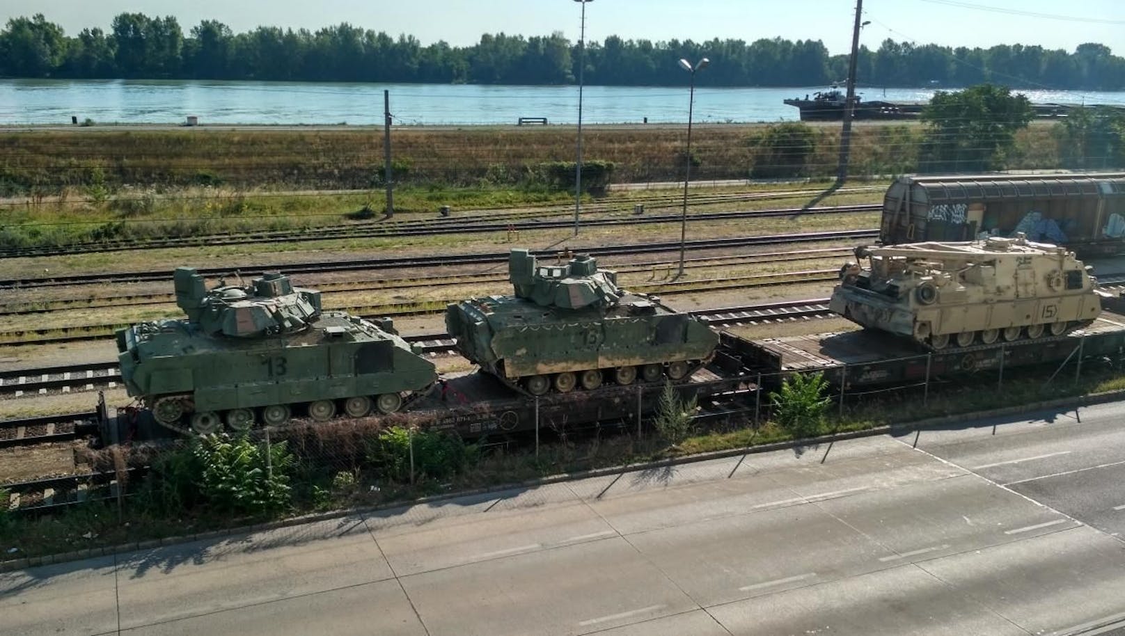 Die FPÖ stört sich an NATO-Truppentransporten.