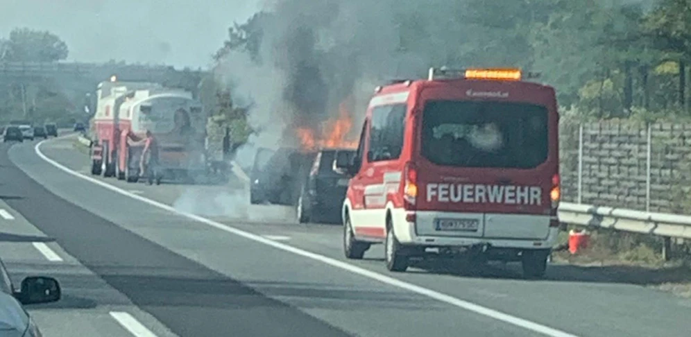 Am Freitagnachmittag ging ein Fahrzeug auf der S5 in Flammen auf.