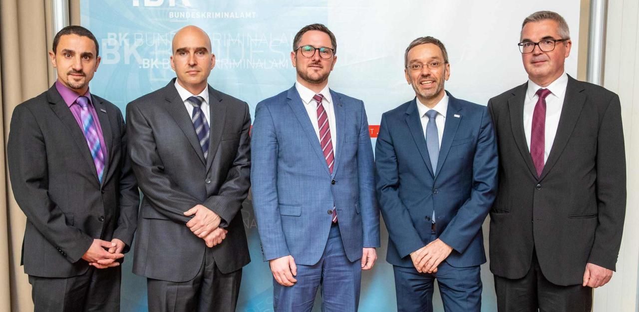 Heute.at - Polizei sprengt riesigen Cyber-Betrügerring