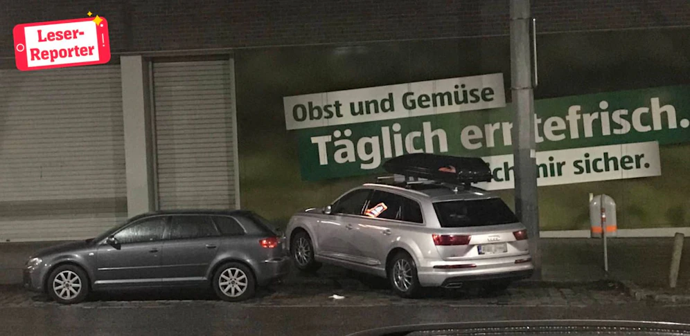 Trotz Parklücke ließ der Lenker seinen Audi am Gehsteig stehen. 