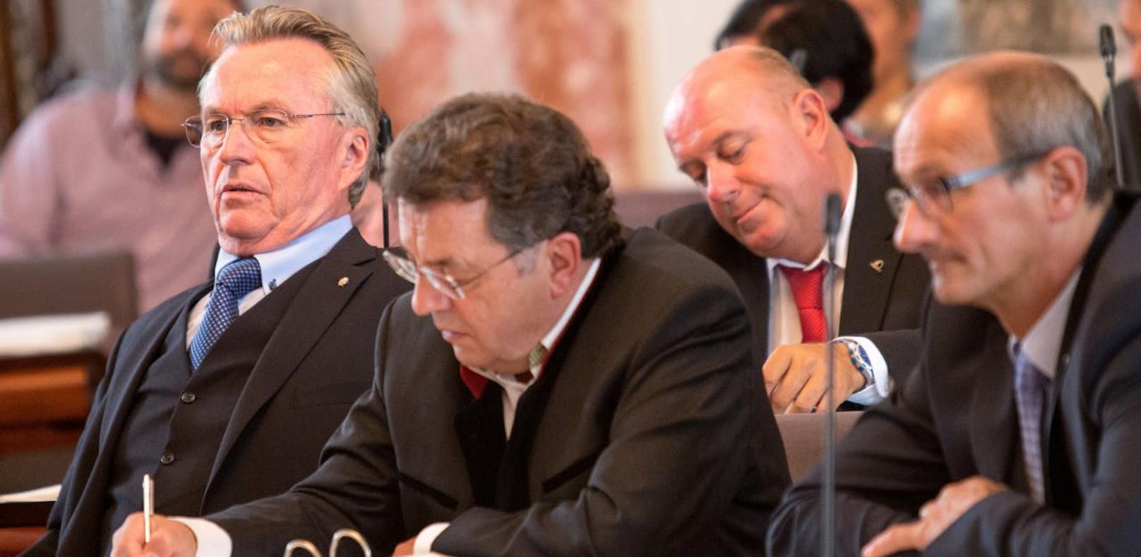 Heribert Mariacher (Zweiter von rechts) zeigt sich schockiert über die FPÖ.