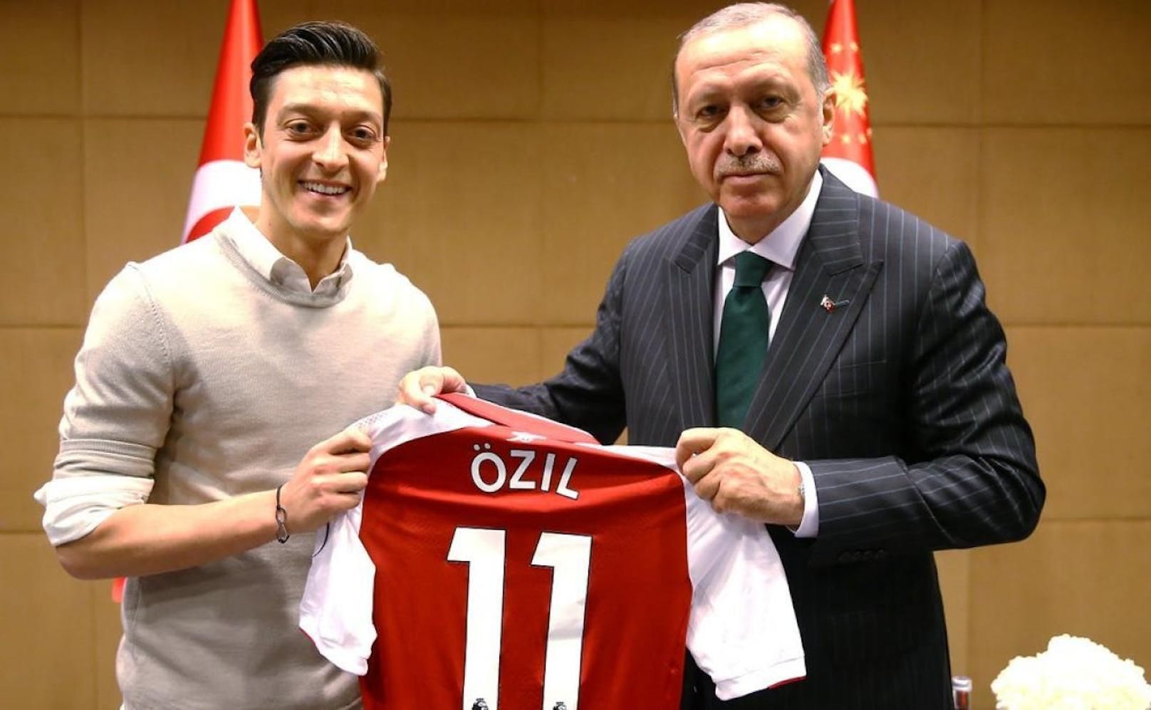 2018 schenkte Özil Erdogan ein Geschenk, nun erhielt er eine Uhr.