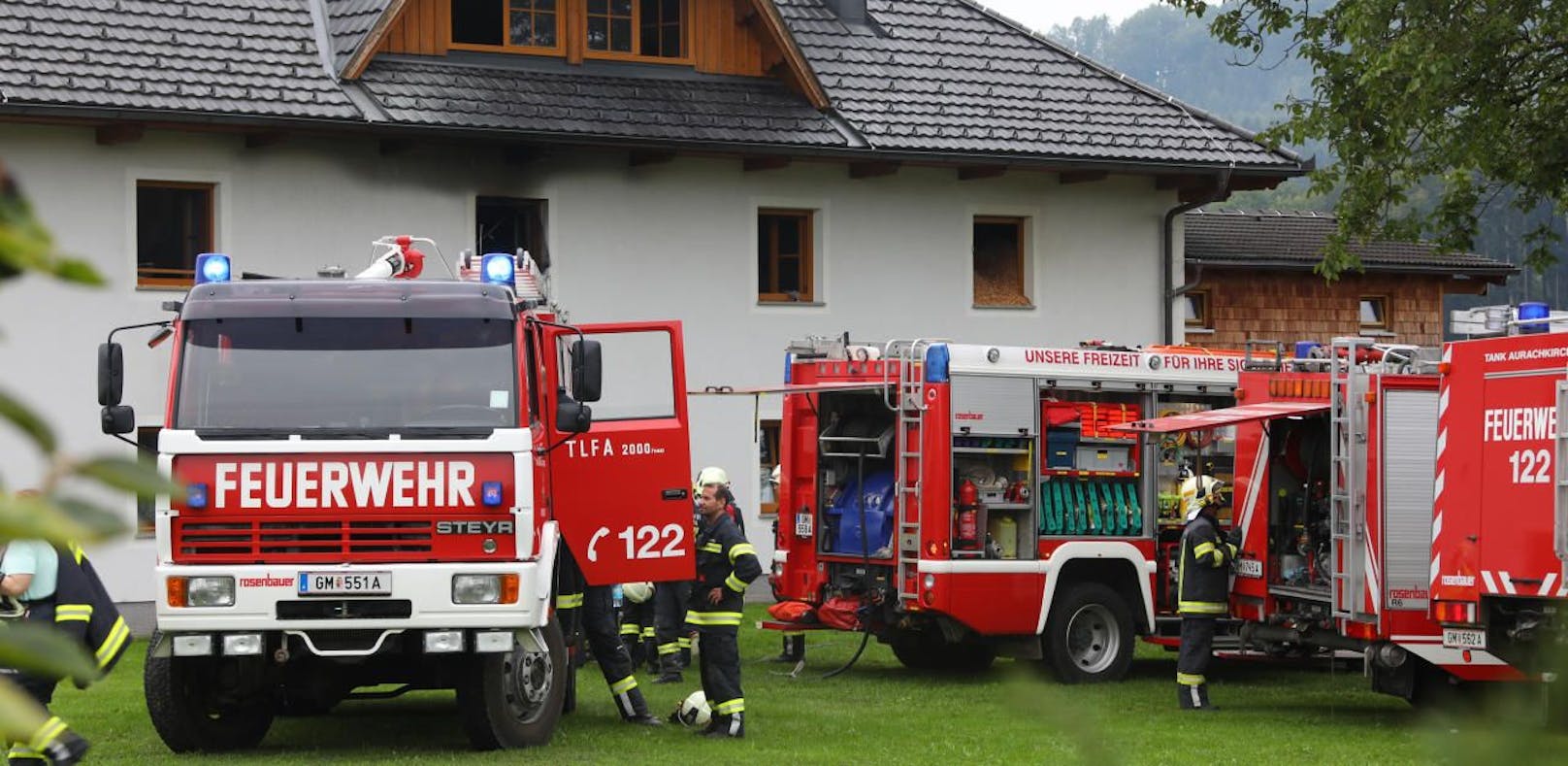 Feuerwehr-Chef bekämpft Brand am eigenen Hof