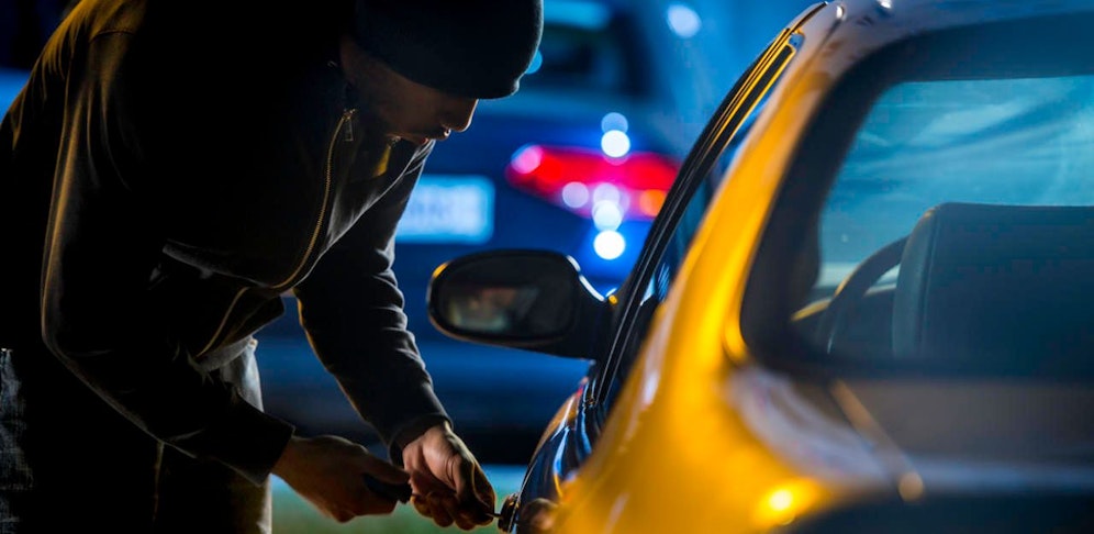 Die beiden Männer sollen insgesamt elf Autos gestohlen haben.