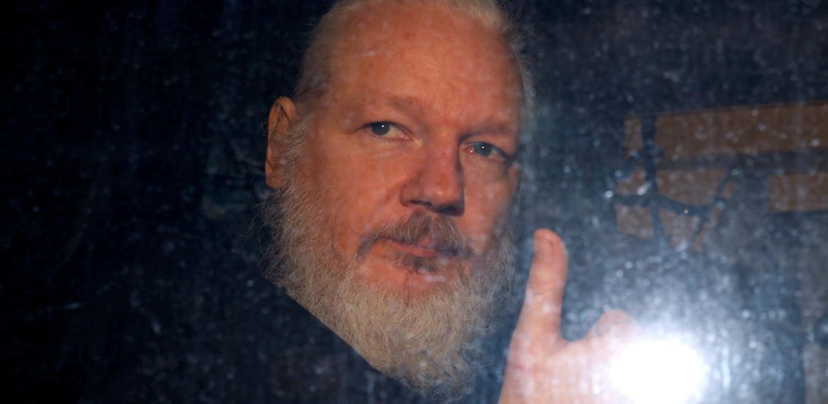 Wurde Julian Assange beim Sex ausspioniert?