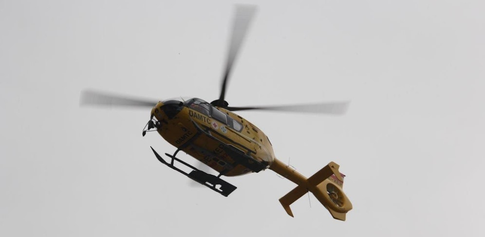 Der Beifahrer musste mit dem Helikopter ins Krankenhaus geflogen werden.