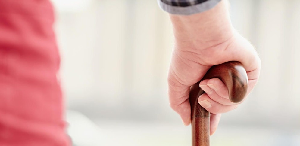 Im Linzer Franckviertel wurde ein Mann mit Gehstock überfallen und ausgeraubt.