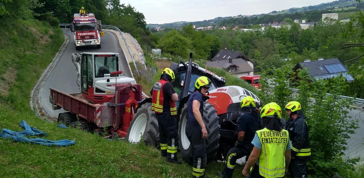 Heute.at - Bremsen bei Traktor mit Hänger versagten plötzlich