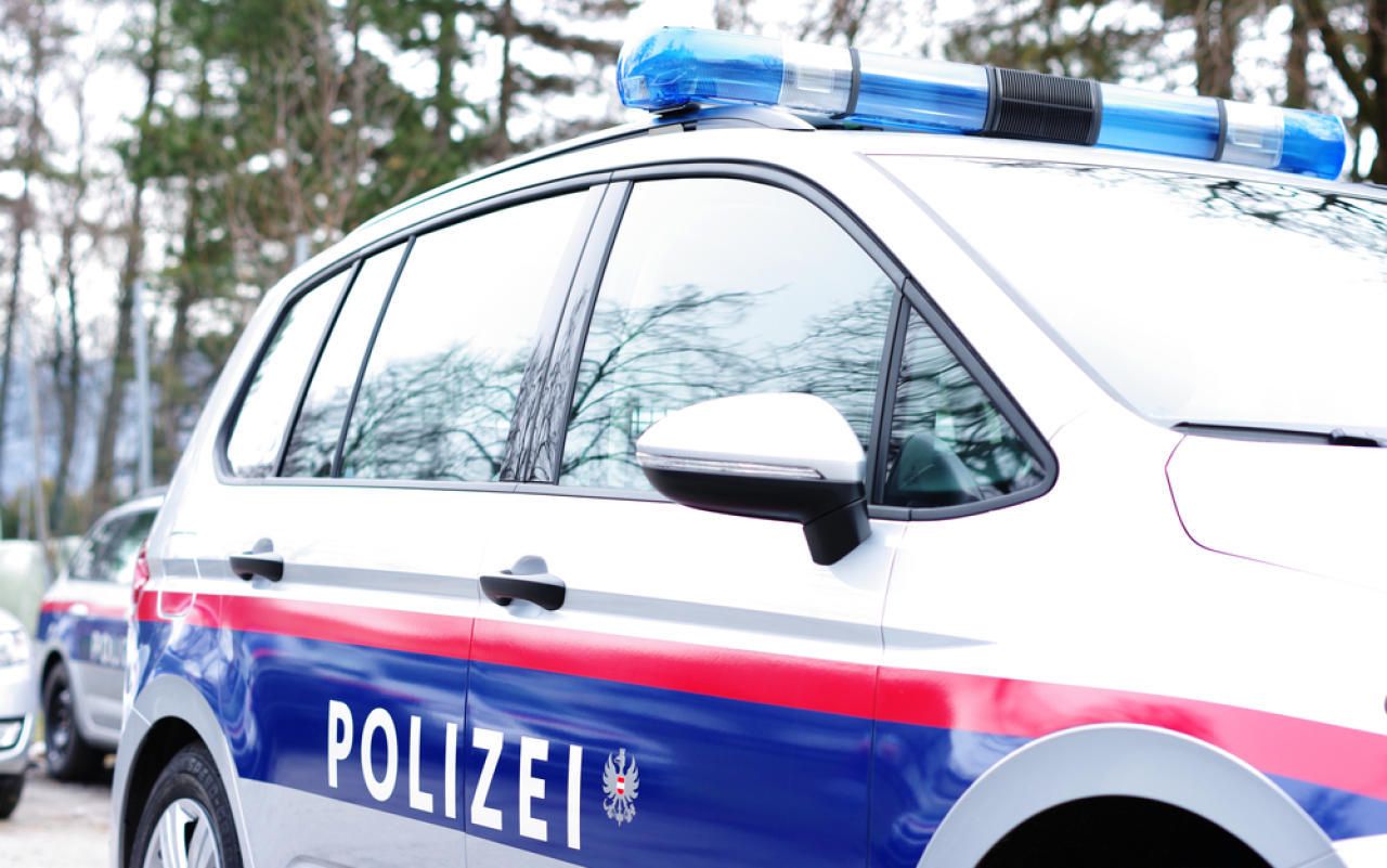 Ein Schlepper wurde festgenommen, nachdem er zwölf Flüchtlinge in den Bezirk Liezen gebracht hatte.