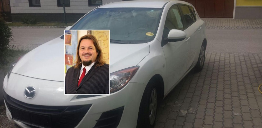 Vizebürgermeister Roman Kampleitner und der Mazda 3 Sport.