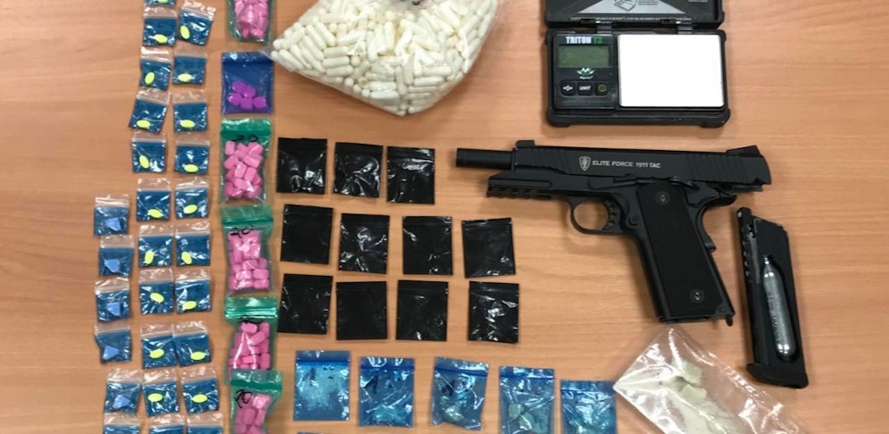 Im Zuge einer freiwilligen Nachschau konnten Suchtmittel und eine CO2-Pistole sichergestellt werden.