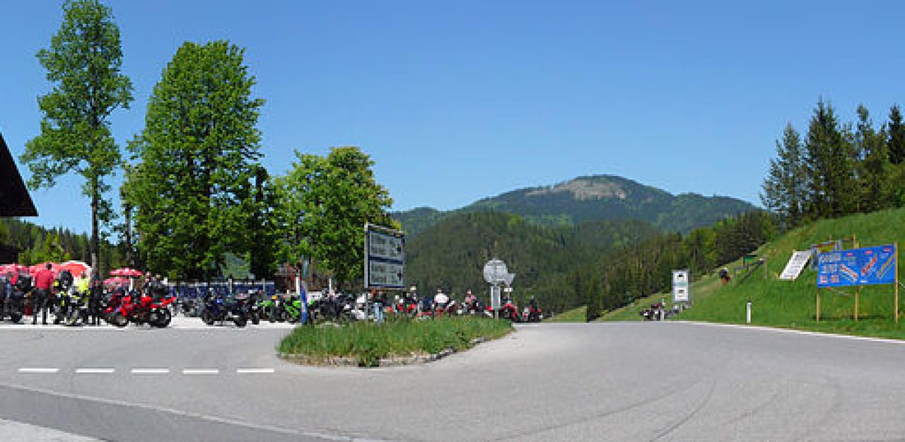 Heute.at - Biker krachten in Kalter Kuchl frontal zusammen