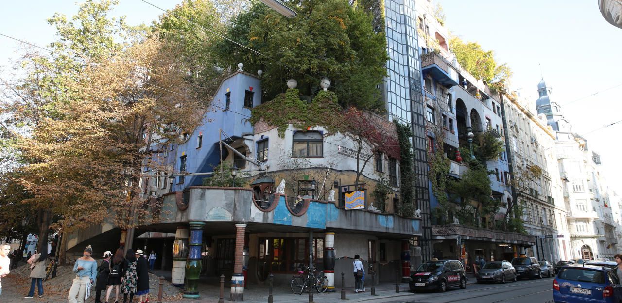 Im Kunst Haus Wien gibt es am Museumstag zum 18. Mai eine Ökologieführung zu Hundertwasser. Denn der Wiener Friedensreich Hundertwasser war nicht nur ein Ausnahmekünstler, sondern auch Ökologie-Pionier.