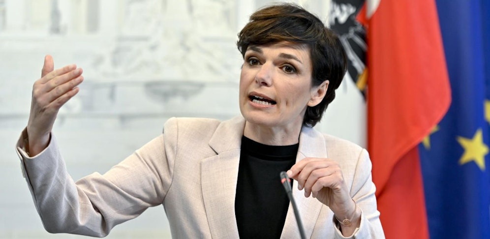 Download von www.picturedesk.com am 07.04.2020 (13:44).  ABD0082_20200330 - WIEN - ÖSTERREICH: SPÖ-Vorsitzende Pamela Rendi-Wagner am Montag, 30. März 2020, im Rahmen der Pressekonferenz "Coronavirus - Aktuelles" in Wien. - FOTO: APA/HERBERT NEUBAUER - 20200330_PD1970