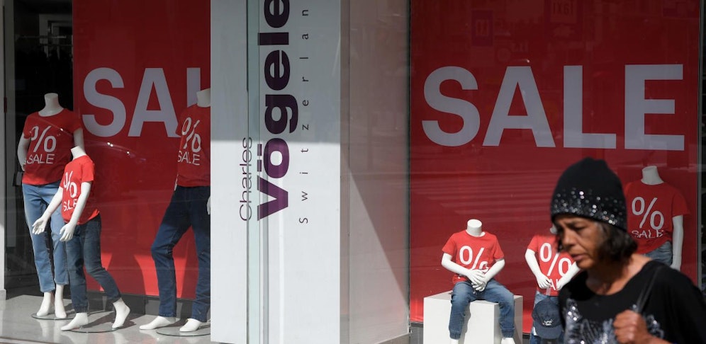 Die Mitarbeiter der Modekette Charles Vögele stehen nach dem eröffneten Insolvenzverfahren vor ungewisser Zukunft.