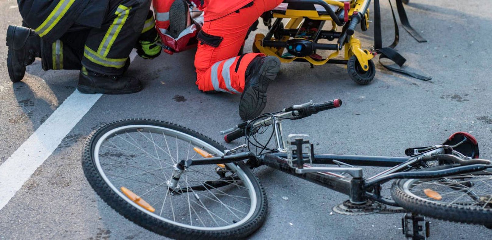 Die Tiroler Polizei ist auf der Suche nach einer Radfahrerin.
