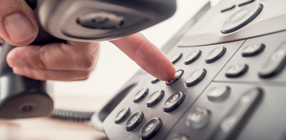 Betrüger rufen ihre Opfer an und versuchen die Bitcoin Ladebons zu ergaunern (Symbolbild)