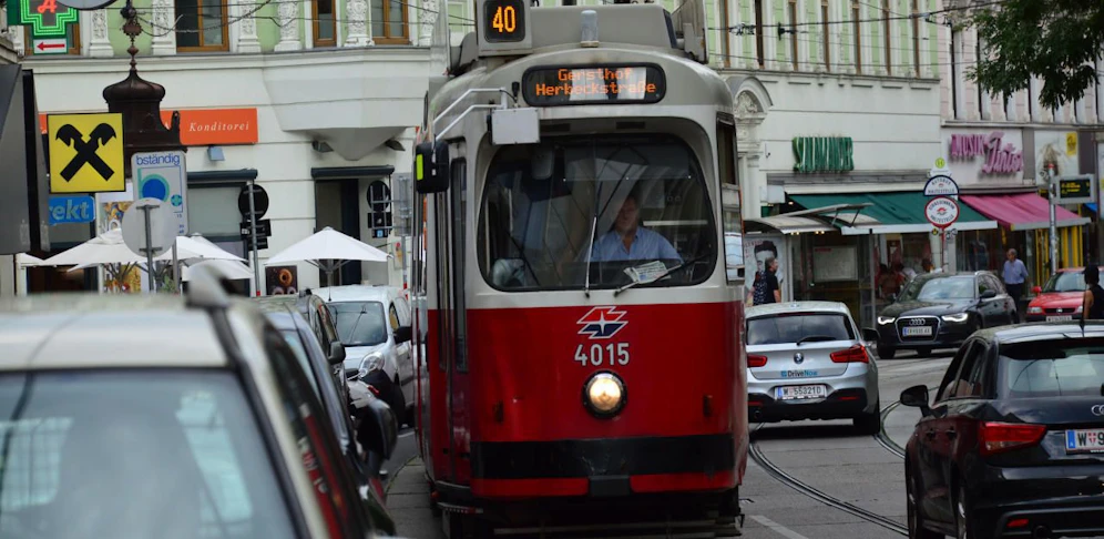 Eine Straßenbahn der Linie 40.