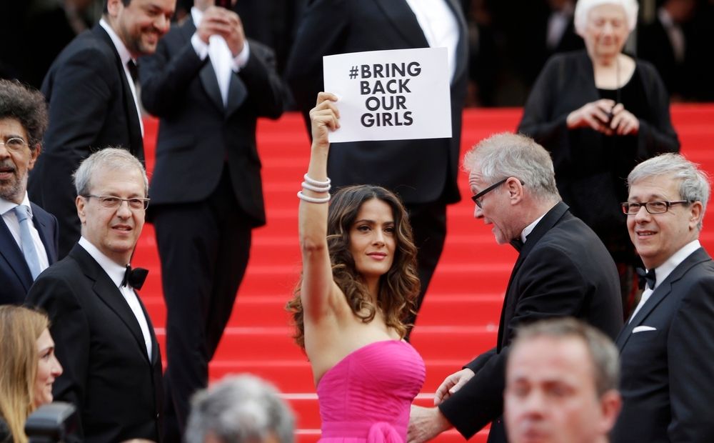Heute.at - Salma Hayek protestierte für entführte Mädchen