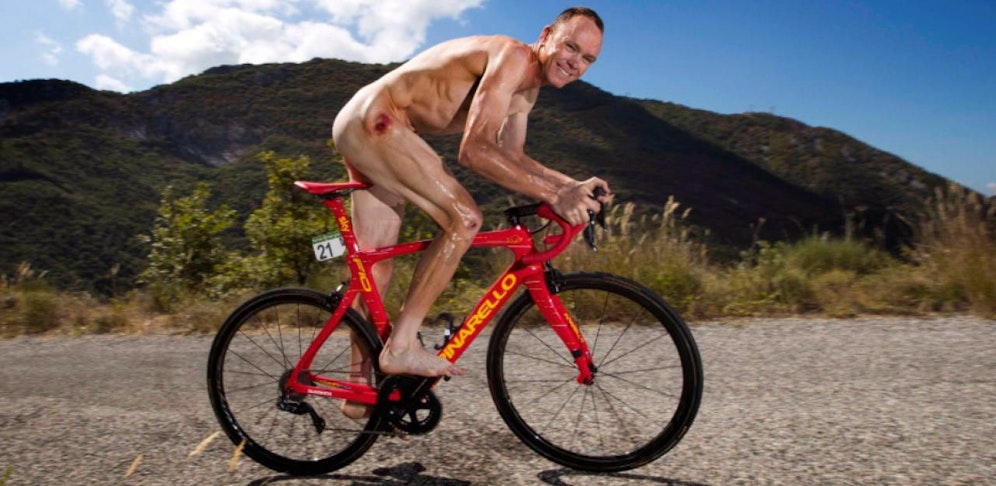 Chris Froome posiert nackt auf dem Fahrrad