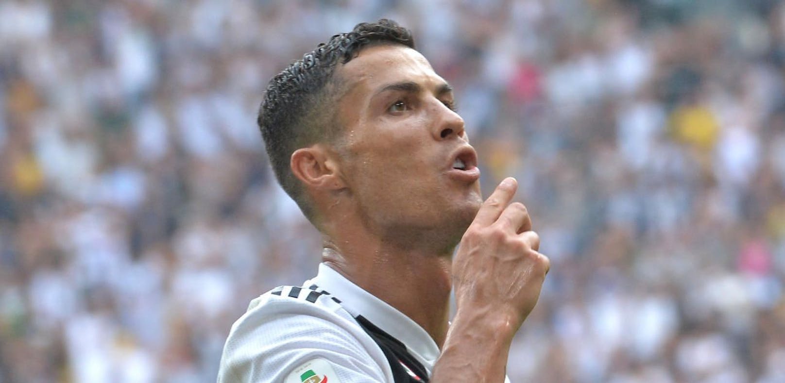 Vermummte Fans reißen Ronaldo aus dem Schlaf