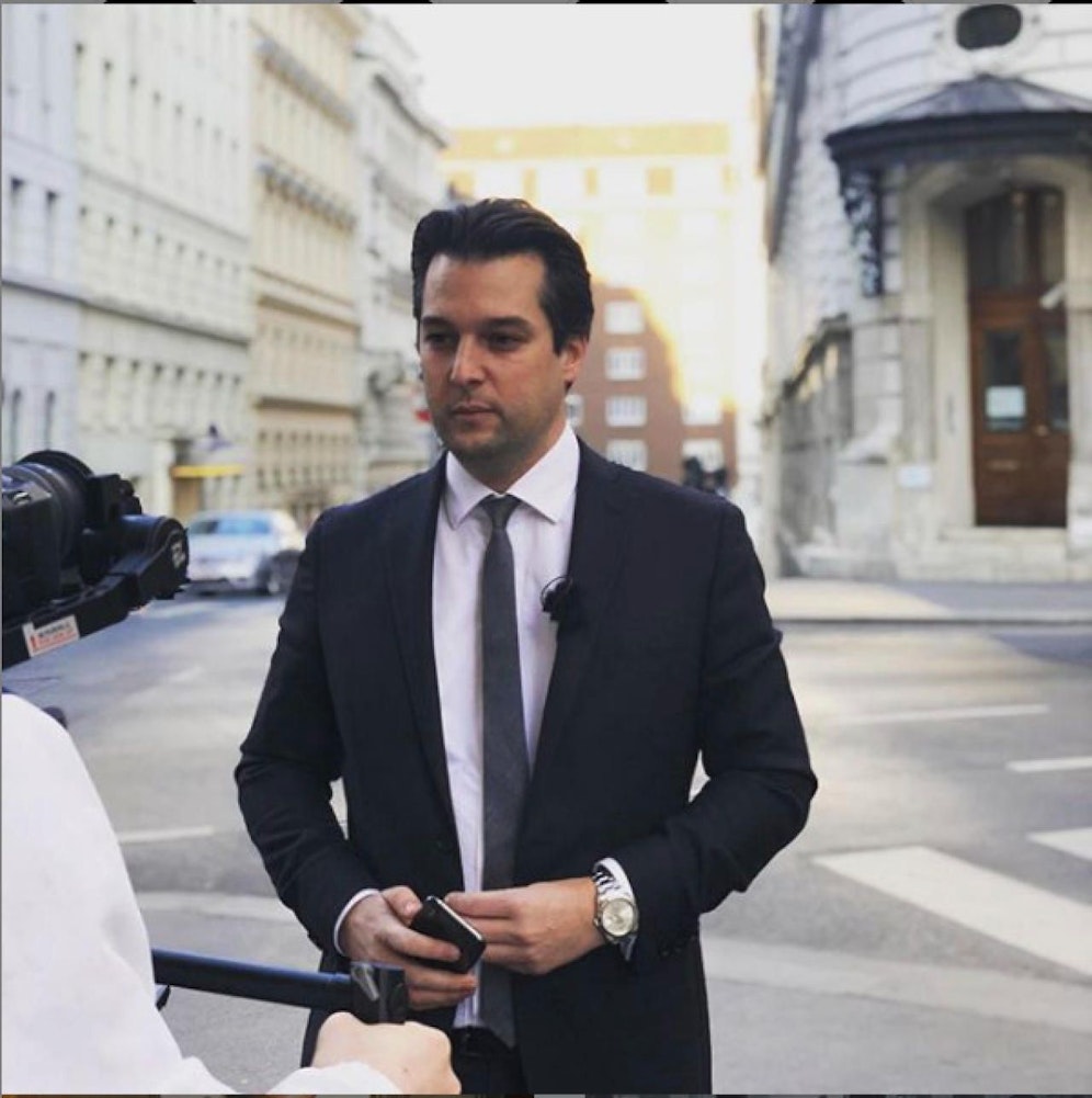 Vizebürgermeister Dominik Nepp (FPÖ) während den Dreharbeiten für das neue Video zu "Erziehungscamps für gewalttätige Schüler". (c) Instagram Dominik Nepp